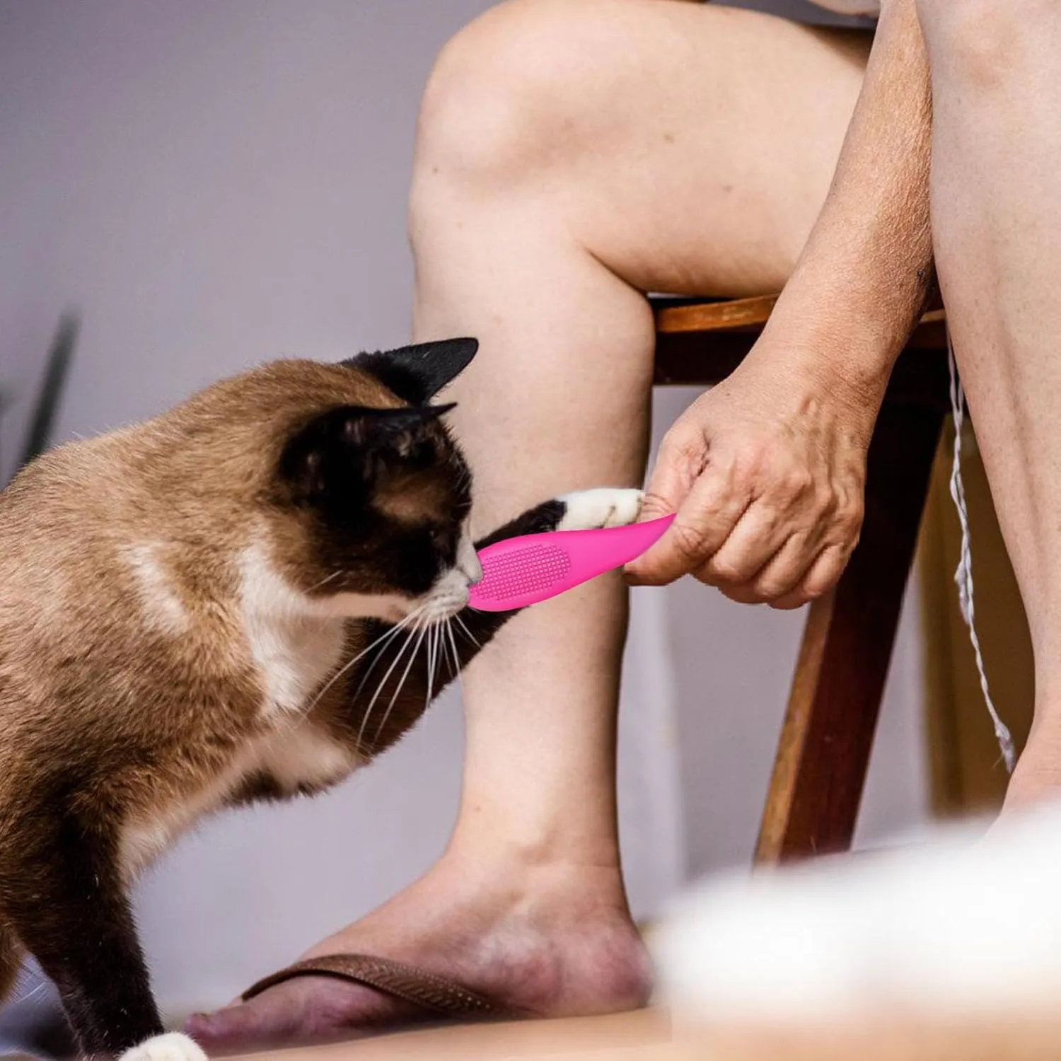 2 Pieces Cat Chin Scrubber, Silicone Scrubber for Cats Chin Cleaner, Cat Finger Toothbrush, Finger Brush Silicone Pet Toothbrush, Finger Brushes Suitable for Puppies and Cats