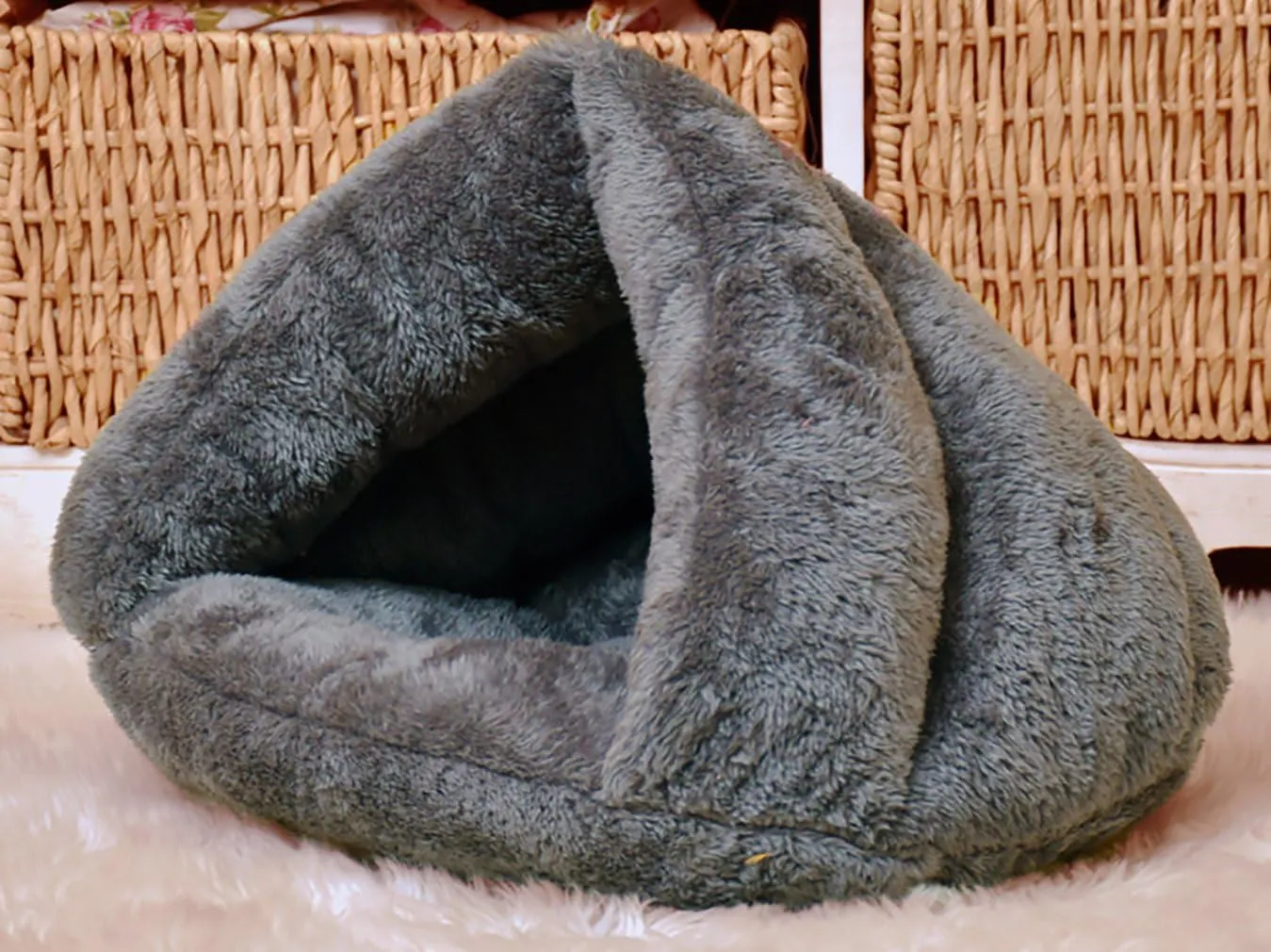 Pet Tent Cave Bed for Small Medium Puppies Kitty Dogs Cats Pets Sleeping Bag Thick Fleece Warm Soft Dog Cuddler Burrow House Hole Igloo Nest Cozy Bed for Cat Puppy
